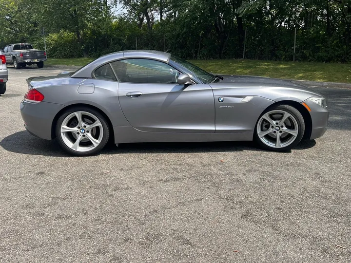 Gray, 2011 BMW Z4 Image 8