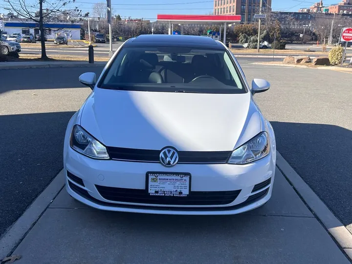 White, 2017 Volkswagen Golf Image 8