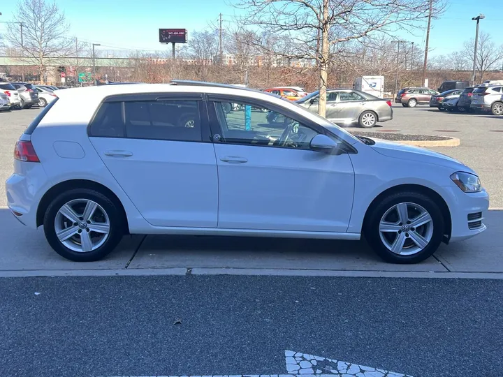 White, 2017 Volkswagen Golf Image 6