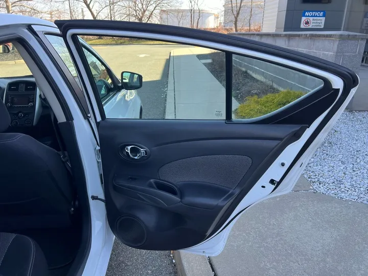 White, 2015 Nissan Versa Image 14