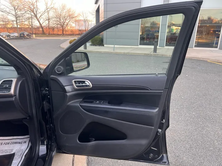 Black, 2015 Jeep Grand Cherokee Image 19