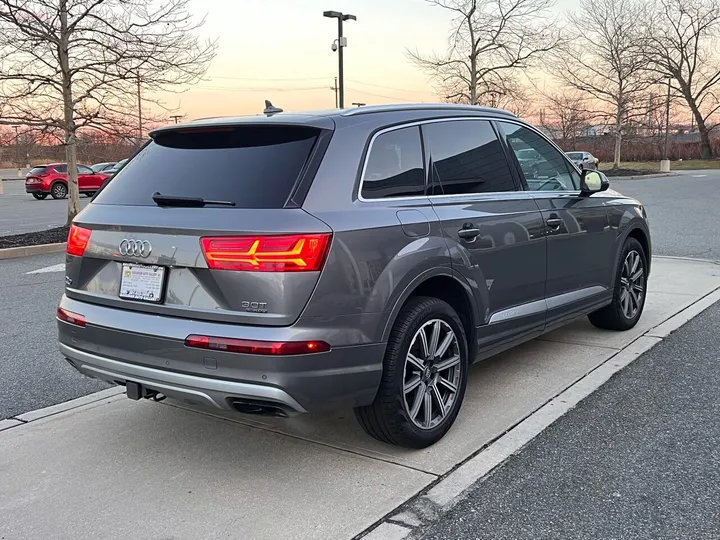 Gray, 2018 Audi Q7 Image 5