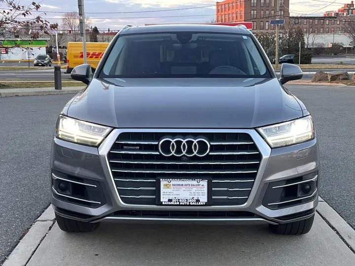 Gray, 2018 Audi Q7 Image 9