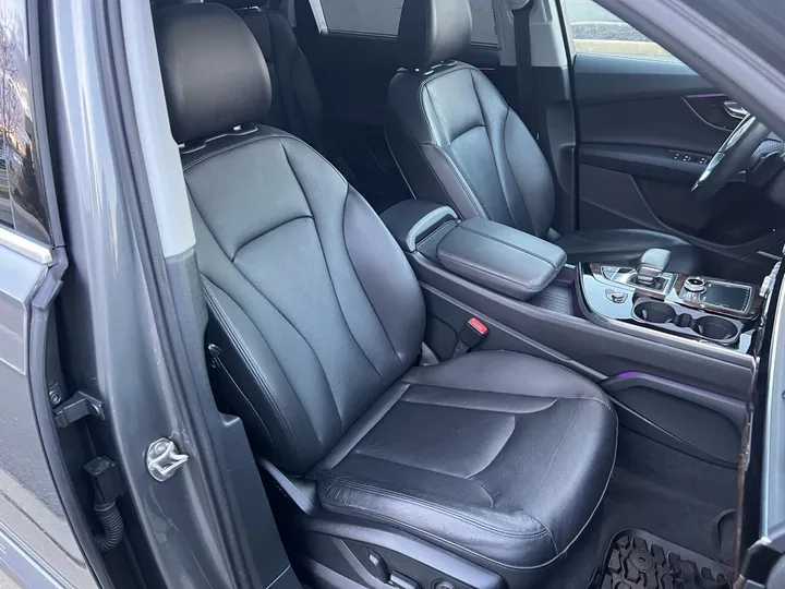 Gray, 2018 Audi Q7 Image 30