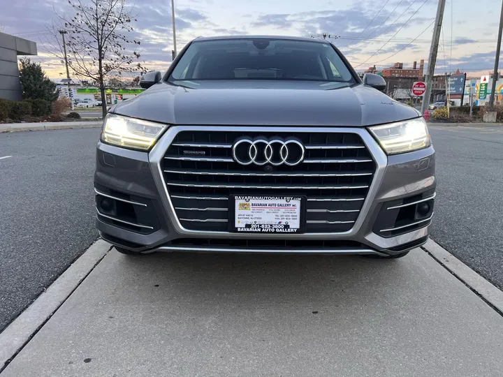 Gray, 2018 Audi Q7 Image 58