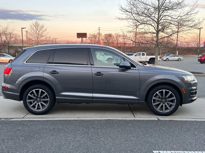 Gray, 2018 Audi Q7 Image 6