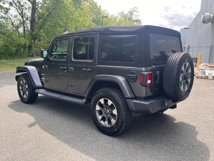 Gray, 2018 Jeep Wrangler Unlimited Image 3