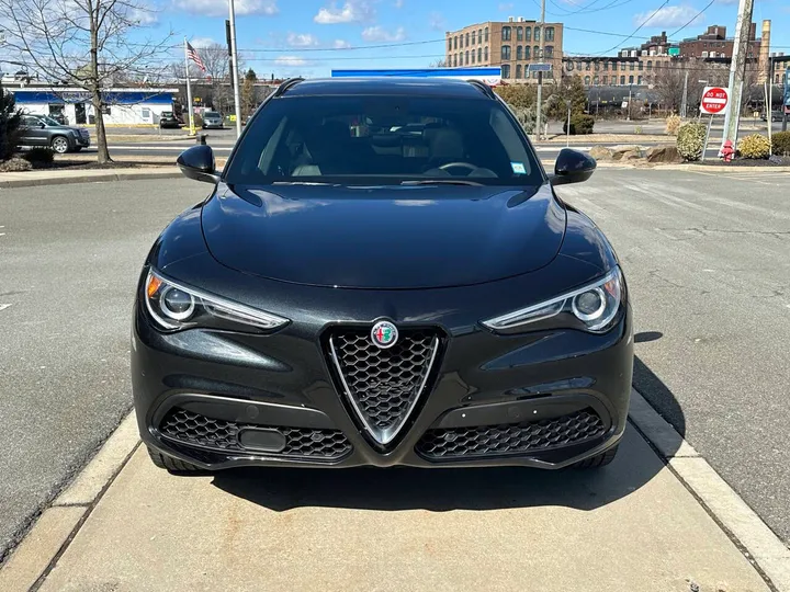 Black, 2018 Alfa Romeo Stelvio Image 9