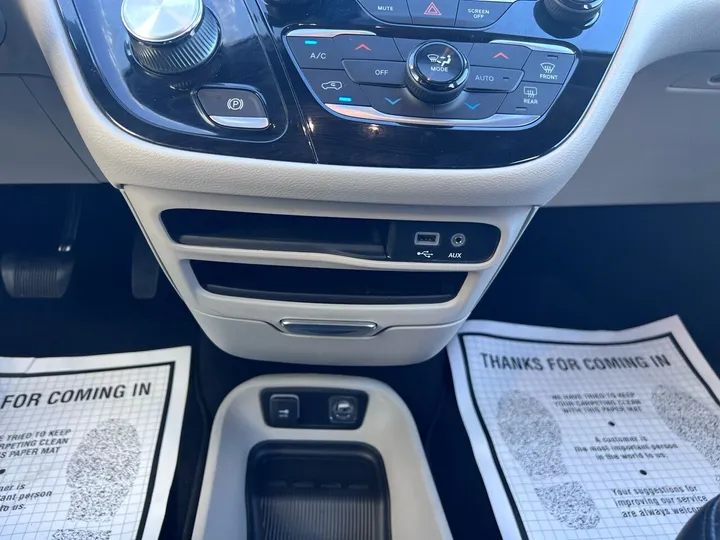 Charcoal, 2018 Chrysler Pacifica Image 30