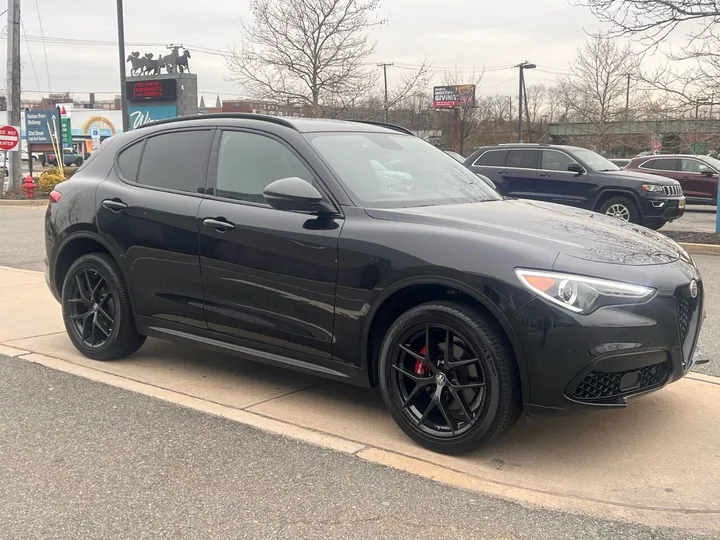 Black, 2019 Alfa Romeo Stelvio Image 7