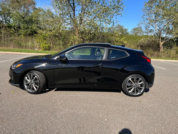 Black, 2019 Hyundai Veloster Image 4