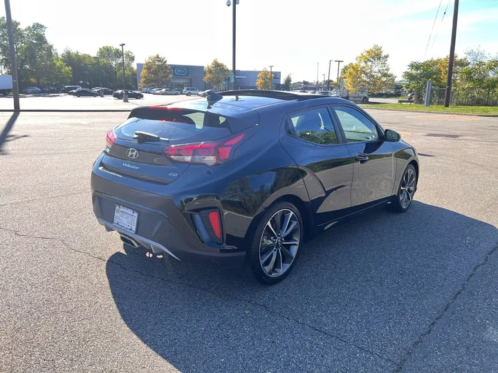 Black, 2019 Hyundai Veloster Image 8