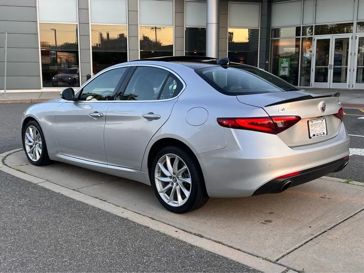 Silver, 2017 Alfa Romeo Giulia Image 3