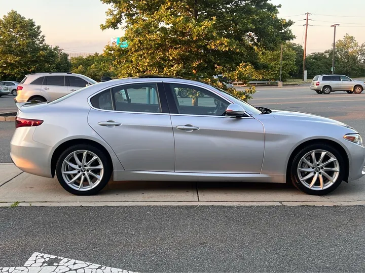 Silver, 2017 Alfa Romeo Giulia Image 6