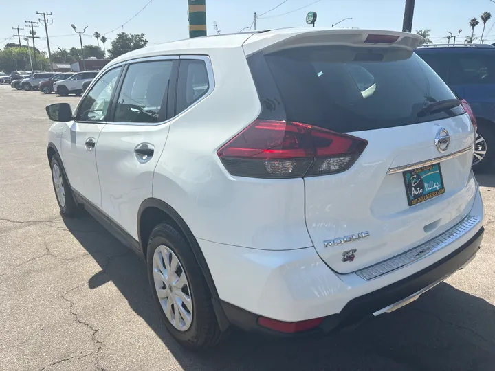 WHITE, 2018 NISSAN ROGUE Image 7