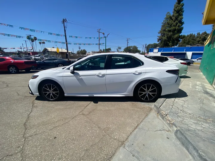 WHITE, 2023 TOYOTA CAMRY Image 8