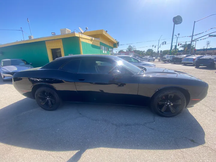 BLACK, 2017 DODGE CHALLENGER Image 4