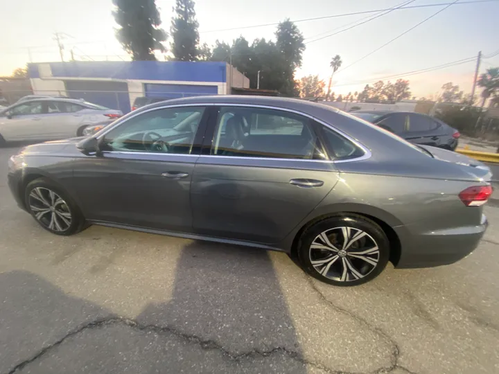 GRAY, 2021 VOLKSWAGEN PASSAT Image 8