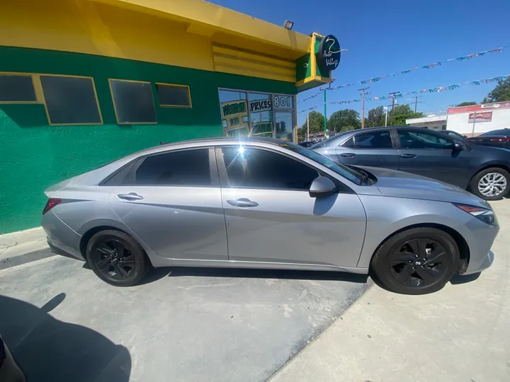 SILVER, 2021 HYUNDAI ELANTRA Image 4