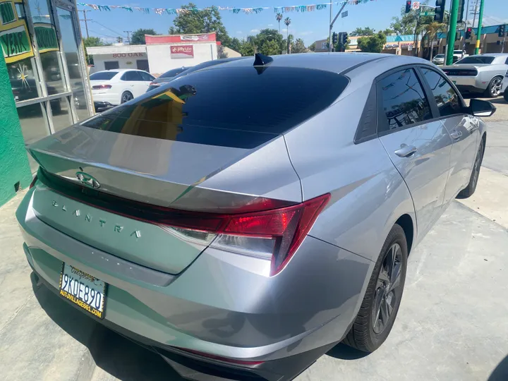 SILVER, 2021 HYUNDAI ELANTRA Image 5