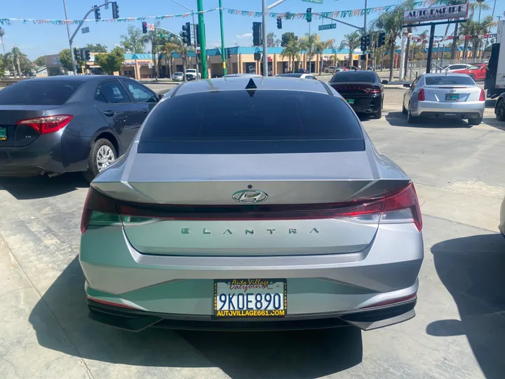 SILVER, 2021 HYUNDAI ELANTRA Image 6