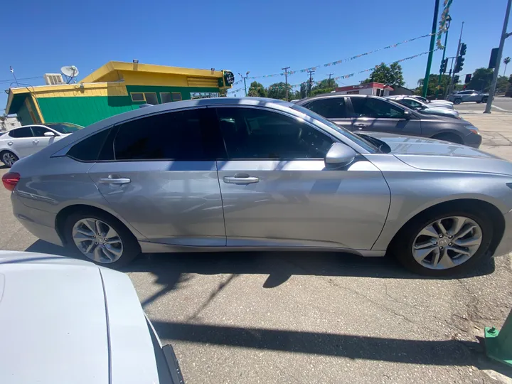 SILVER, 2019 HONDA ACCORD Image 4