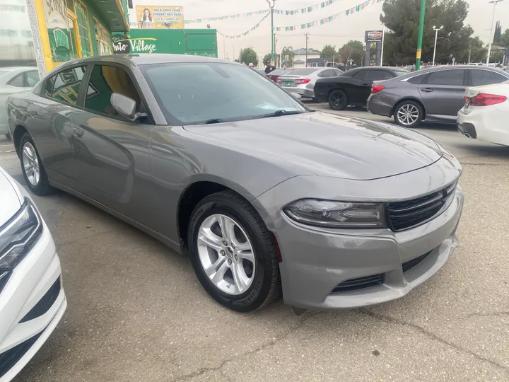 GRAY, 2018 DODGE CHARGER Image 3