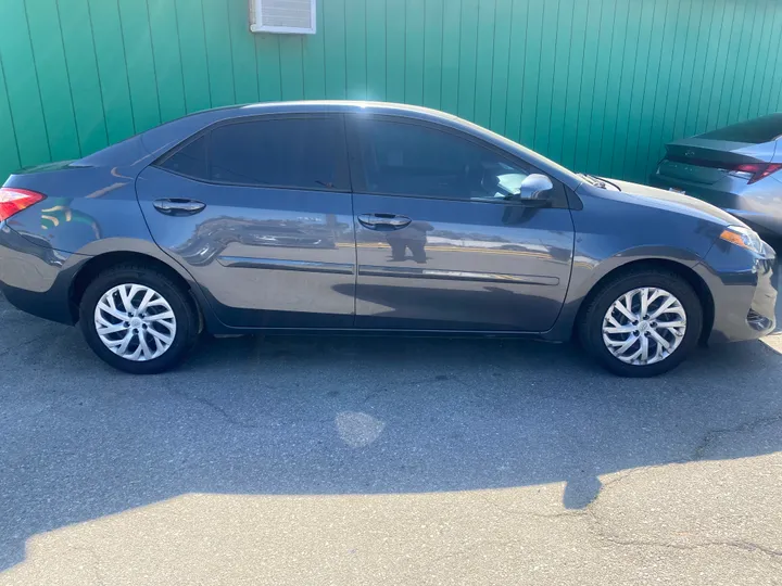 GRAY, 2019 TOYOTA COROLLA Image 4