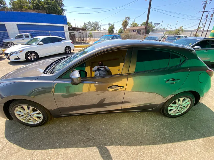 GRAY, 2017 MAZDA MAZDA3 Image 8