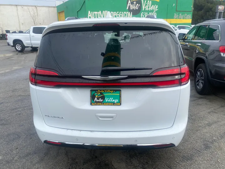 WHITE, 2021 CHRYSLER PACIFICA Image 6