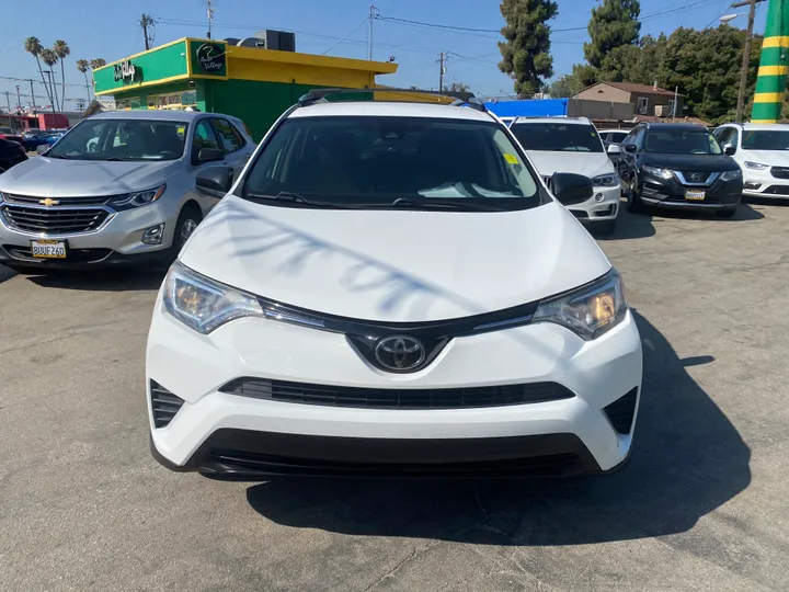 WHITE, 2018 TOYOTA RAV4 Image 2