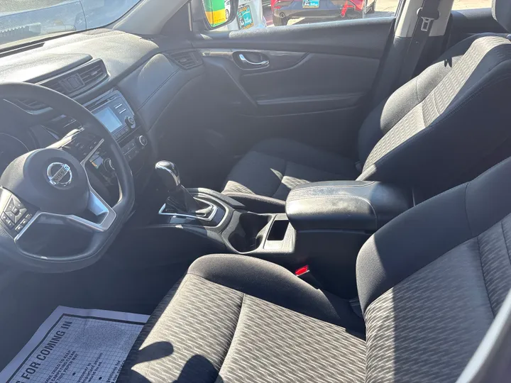 GRAY, 2017 NISSAN ROGUE Image 10
