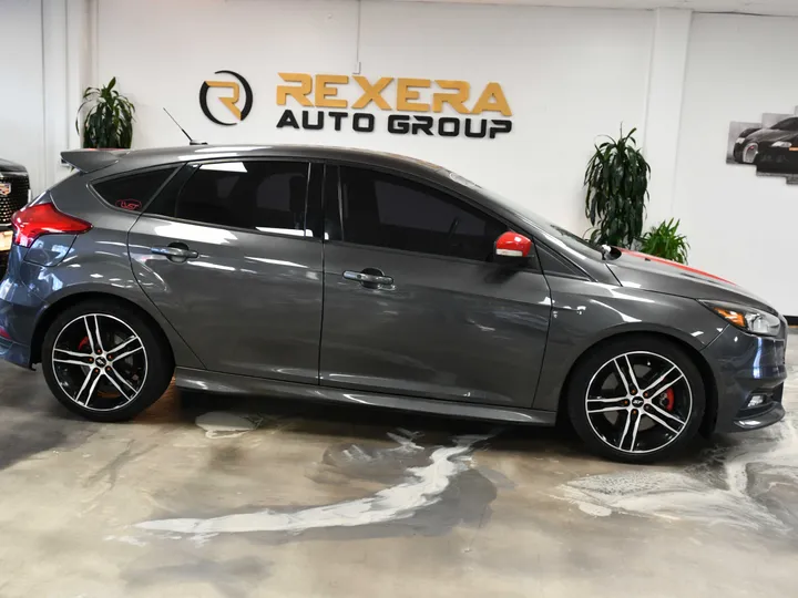 GRAY, 2016 FORD FOCUS Image 12