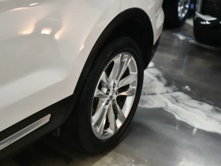 WHITE, 2018 FORD EXPLORER Image 7