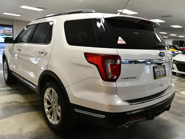 WHITE, 2018 FORD EXPLORER Image 8