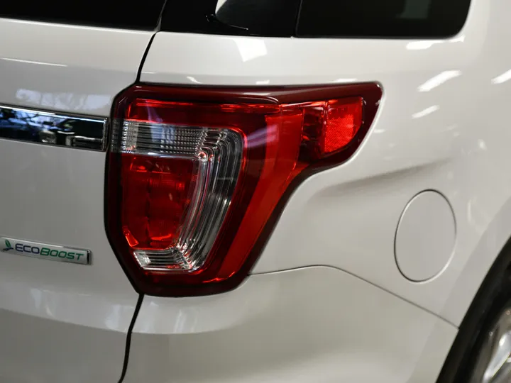 WHITE, 2018 FORD EXPLORER Image 11