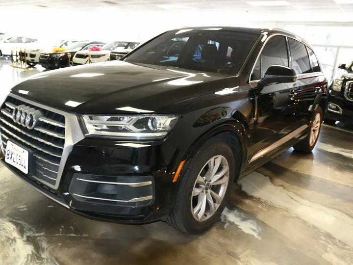 BLACK, 2017 AUDI Q7 Image 5