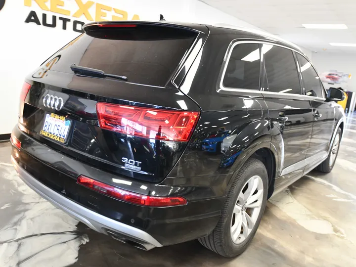 BLACK, 2017 AUDI Q7 Image 12