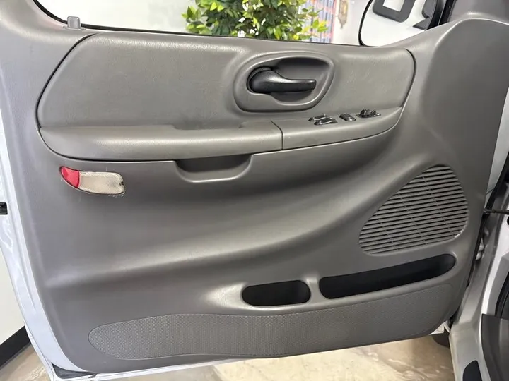 BLACK, 2002 FORD F-150 Image 9