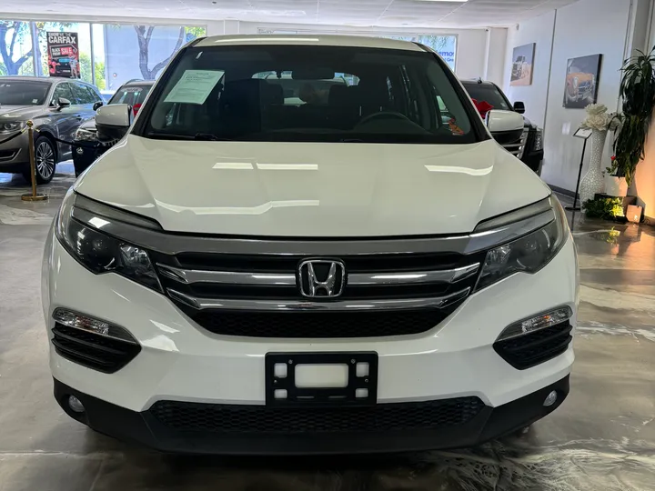 WHITE, 2018 HONDA PILOT Image 2