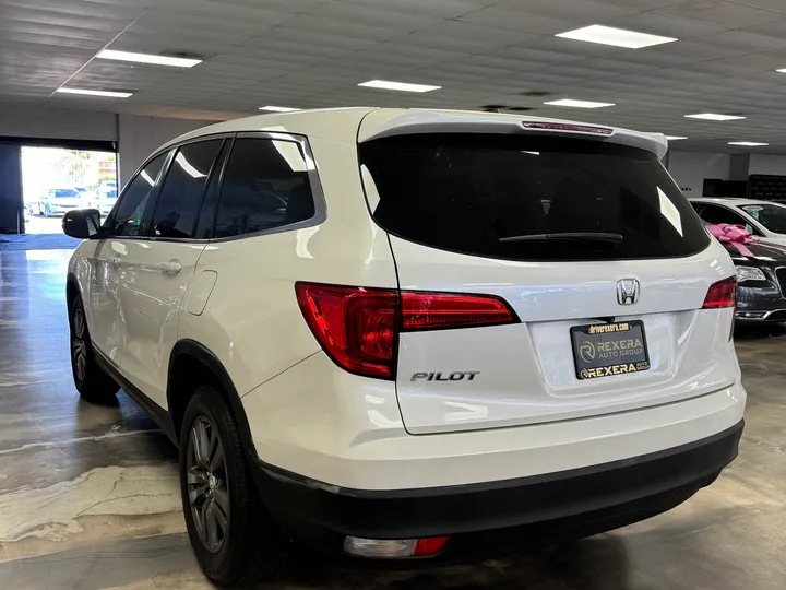 WHITE, 2018 HONDA PILOT Image 9