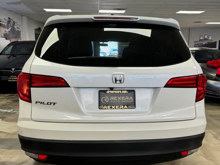 WHITE, 2018 HONDA PILOT Image 10