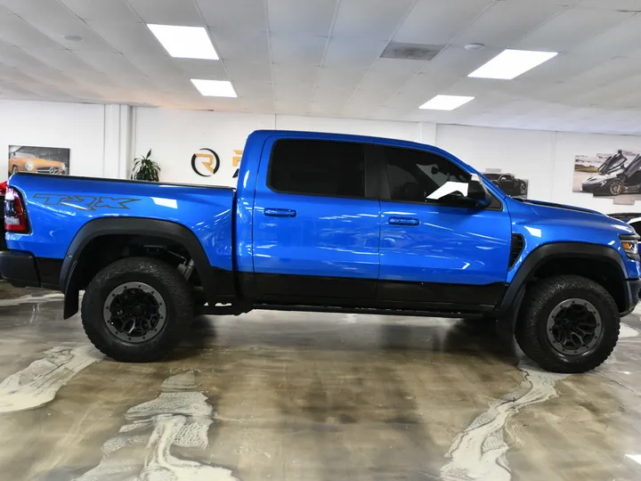 BLUE, 2022 RAM 1500 CREW CAB Image 13