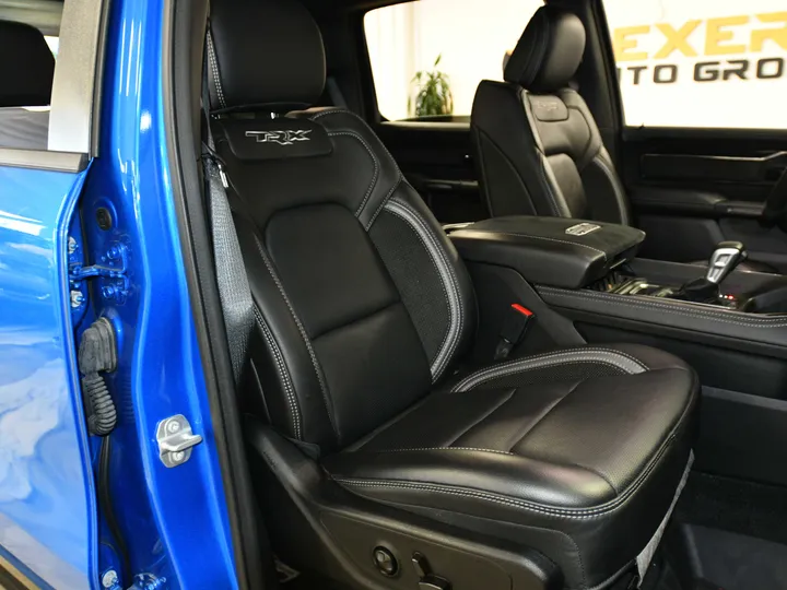 BLUE, 2022 RAM 1500 CREW CAB Image 20