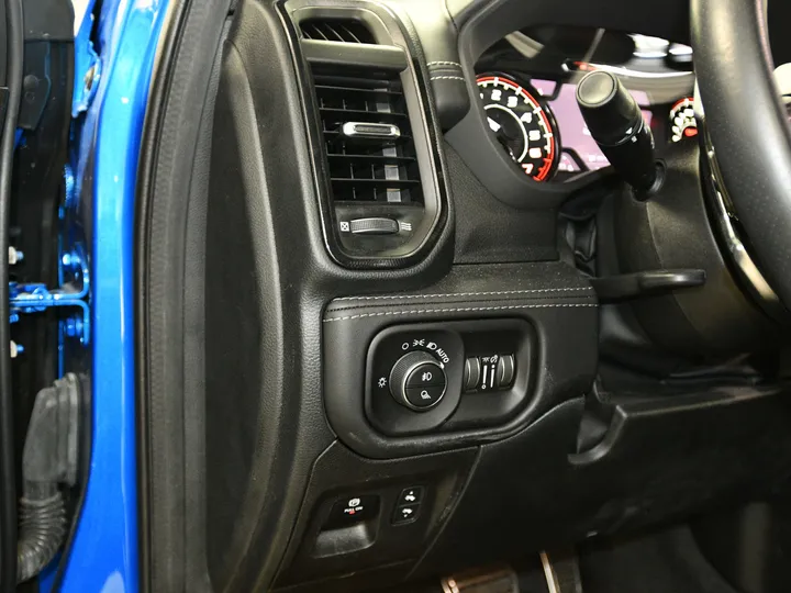 BLUE, 2022 RAM 1500 CREW CAB Image 26