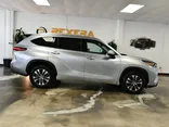 SILVER, 2020 TOYOTA HIGHLANDER Thumnail Image 13