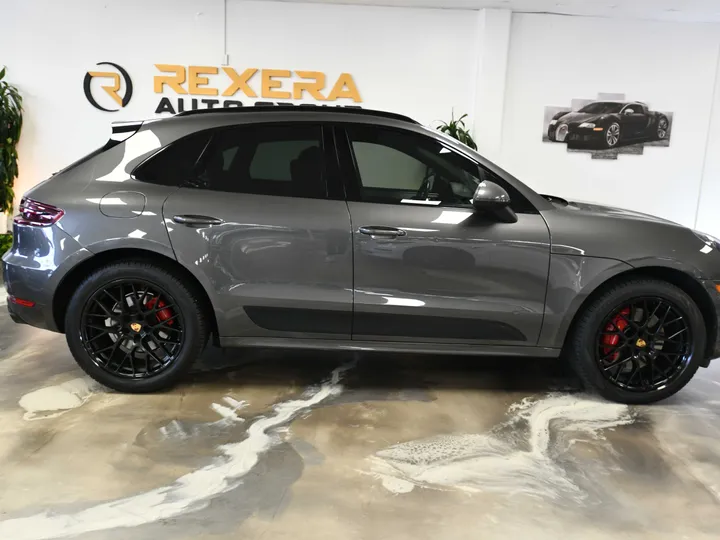 GRAY, 2017 PORSCHE MACAN Image 12