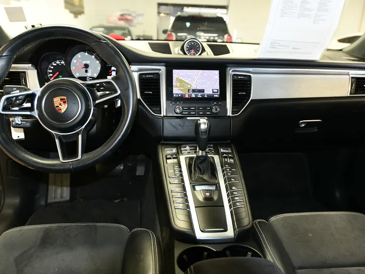 GRAY, 2017 PORSCHE MACAN Image 49