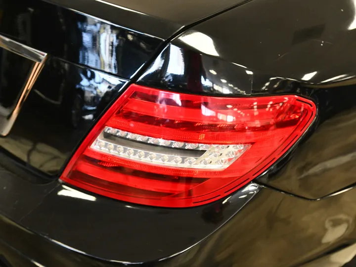 BLACK, 2012 MERCEDES-BENZ C-CLASS Image 11