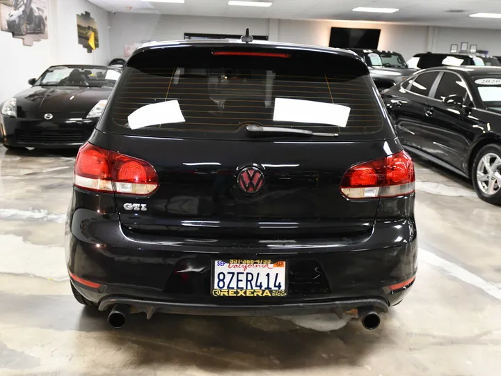 BLACK, 2010 VOLKSWAGEN GTI Image 9